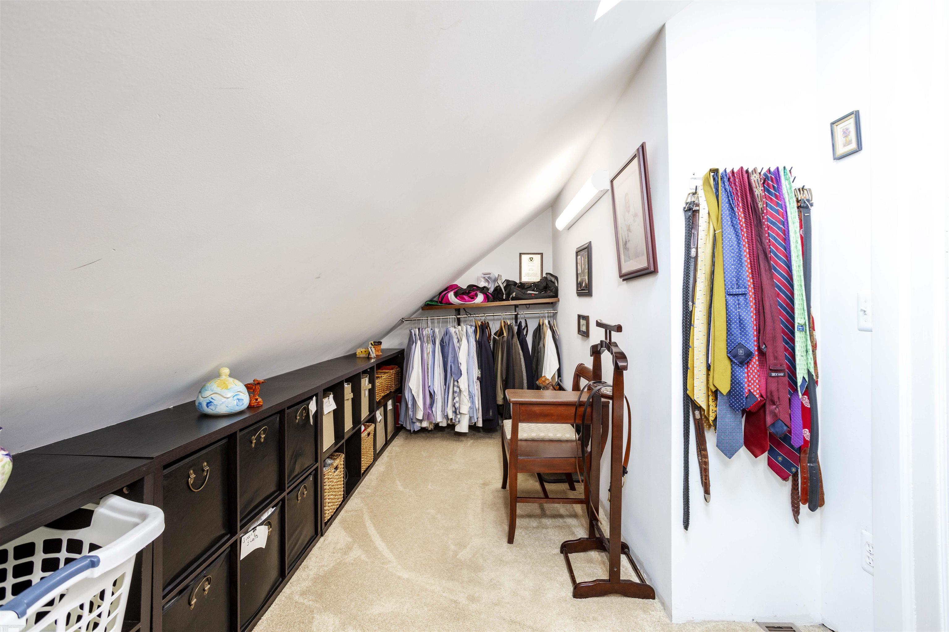 264 Ridgemont Road Grosse Pointe, MI 48236 - Photo 25 of 38 2nd Floor Dressing Room