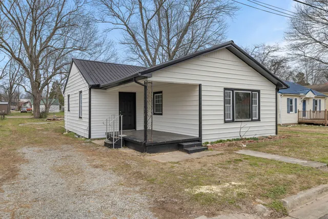 $1,450 | 512 5th Street, Lawrenceburg, TN 38464