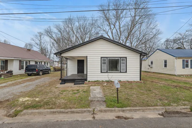 $1,450 | 512 5th Street, Lawrenceburg, TN 38464