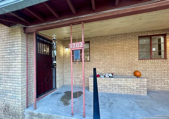 a view of an entrance of the house