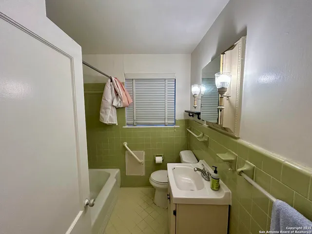 $1,075 | 1202 Vanderbilt Street, San Antonio, TX 78210