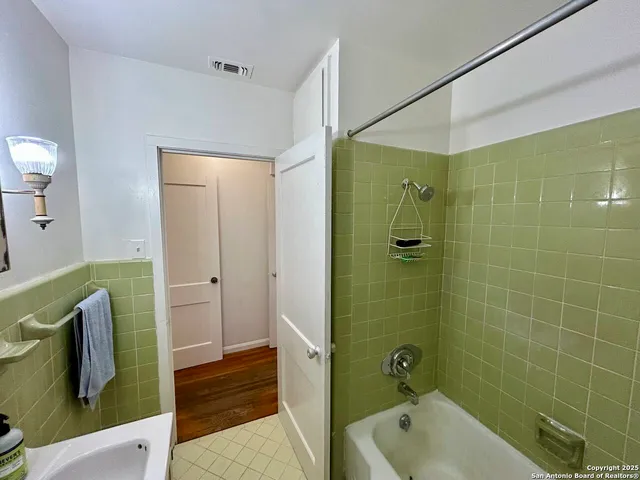 $1,075 | 1202 Vanderbilt Street, San Antonio, TX 78210