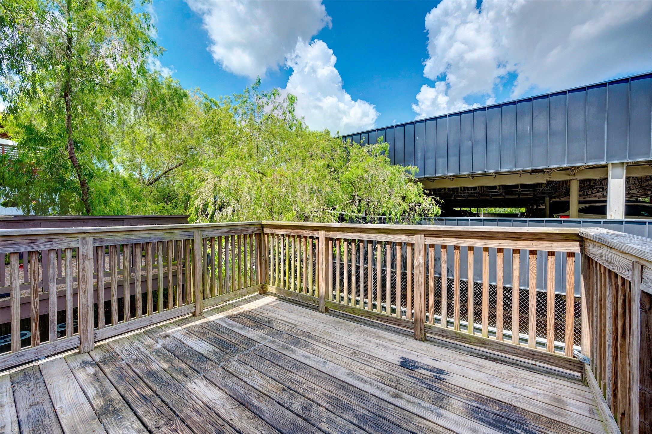 1729 Reinerman Street Houston, TX 77007 - Photo 2 of 31 Spacious Deck off the kitchen perfect for enjoying your morning coffee or a cocktail at the end of the day