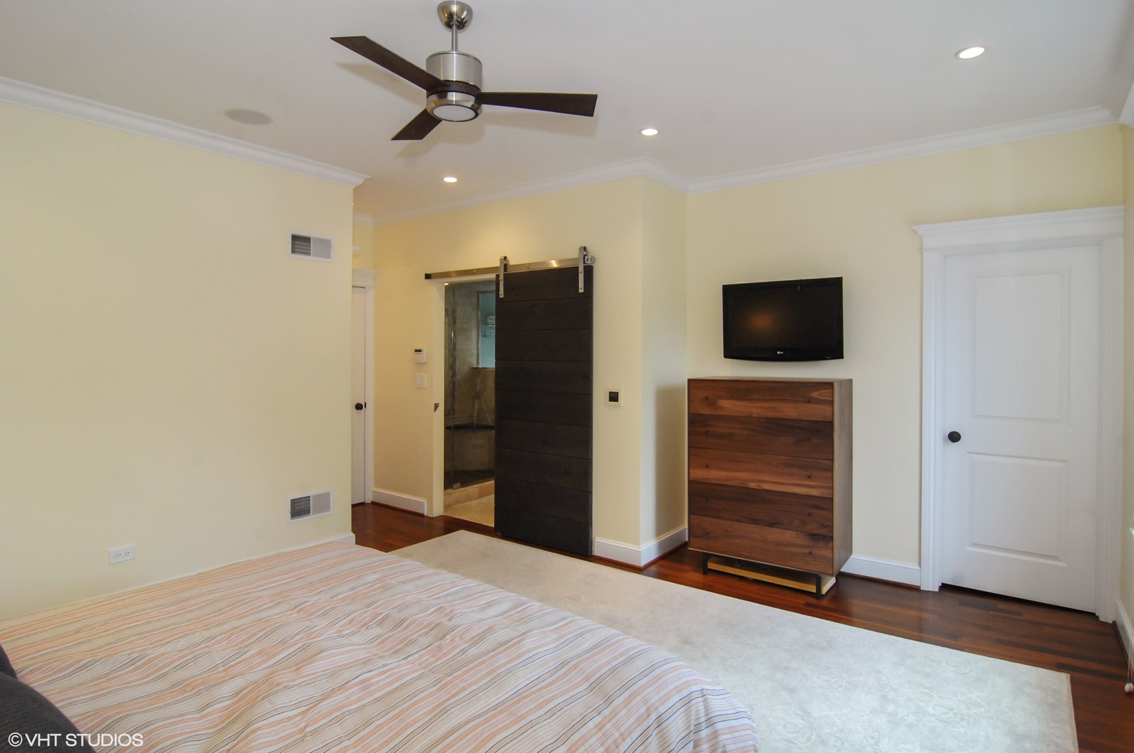 Undisclosed Address Chicago, IL 60618 - Photo 18 of 31 a bedroom with a bed and a flat screen tv