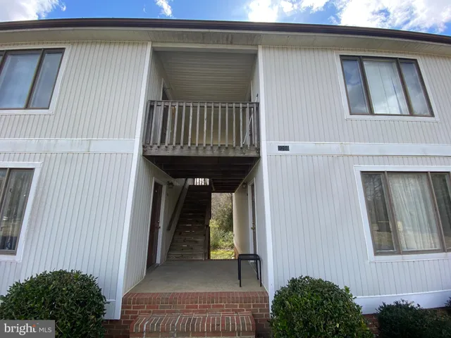 a view of an entryway with a house