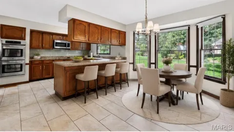 $545,000 | 310 Stablestone Drive, Chesterfield, MO 63017