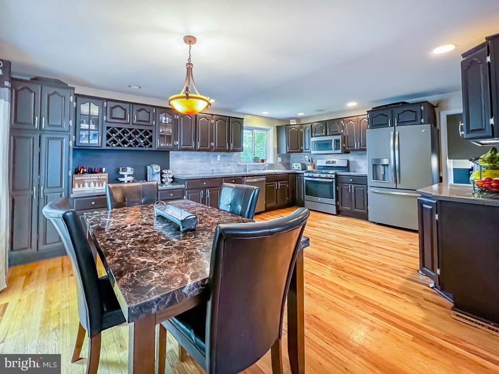 124 Westminster Drive Wallingford, PA 19086 - Photo 3 of 37