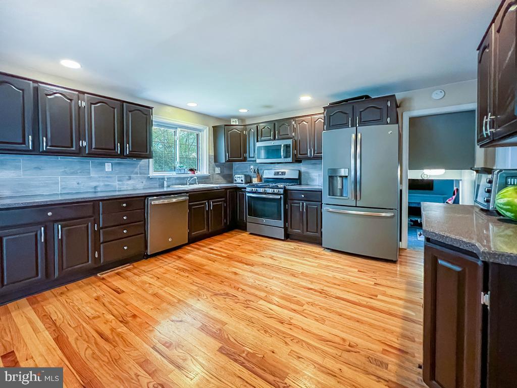 124 Westminster Drive Wallingford, PA 19086 - Photo 8 of 37