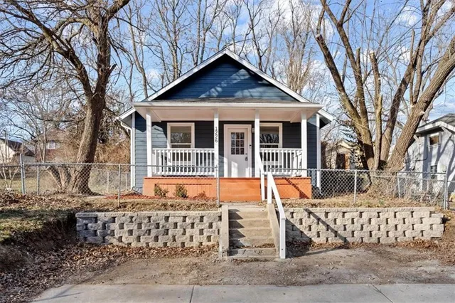 $155,000 | 1226 10th Avenue, Leavenworth, KS 66048