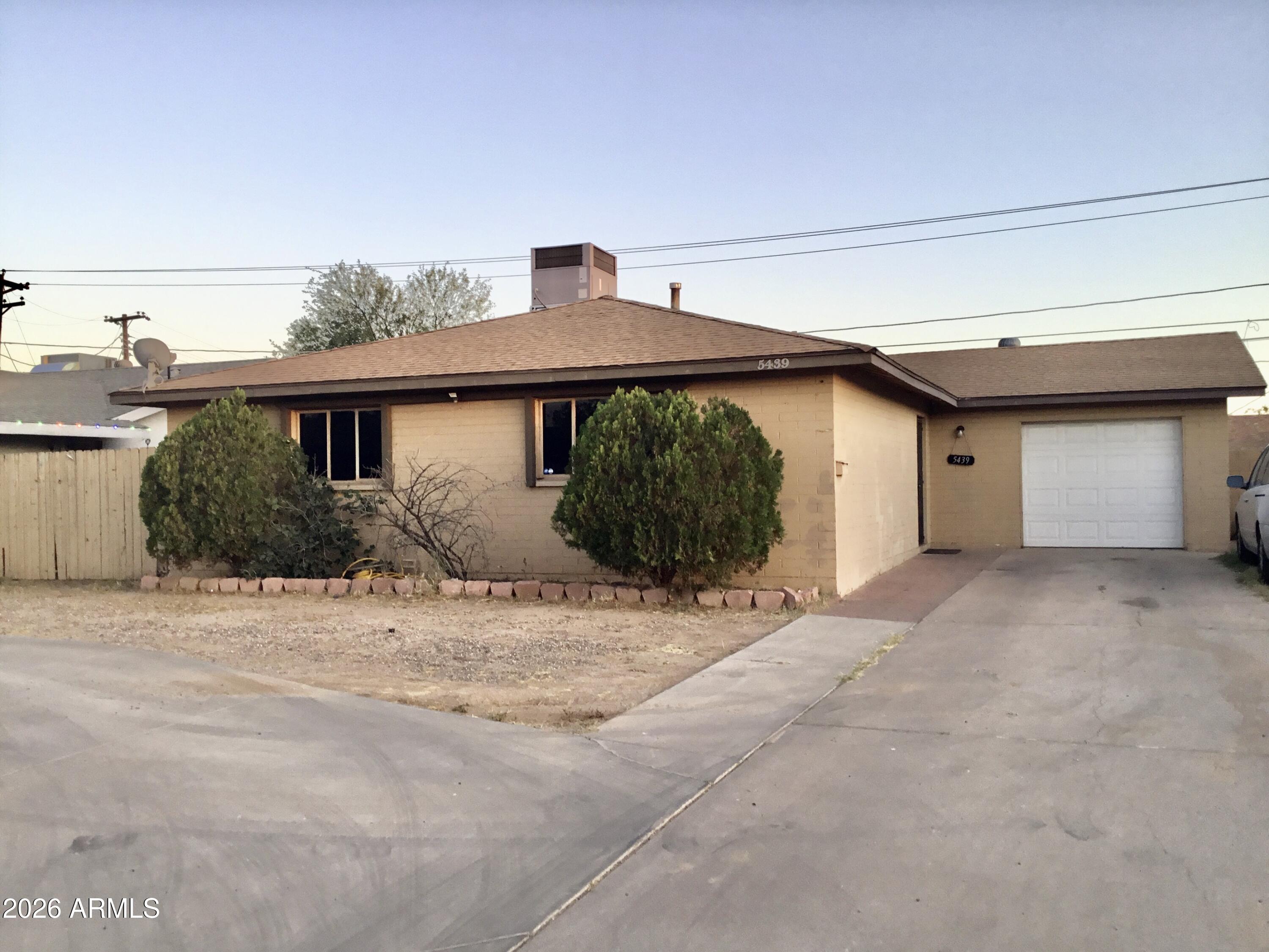 5439 West Osborn Road Phoenix, AZ 85031 - Photo 2 of 27 IMG_6960