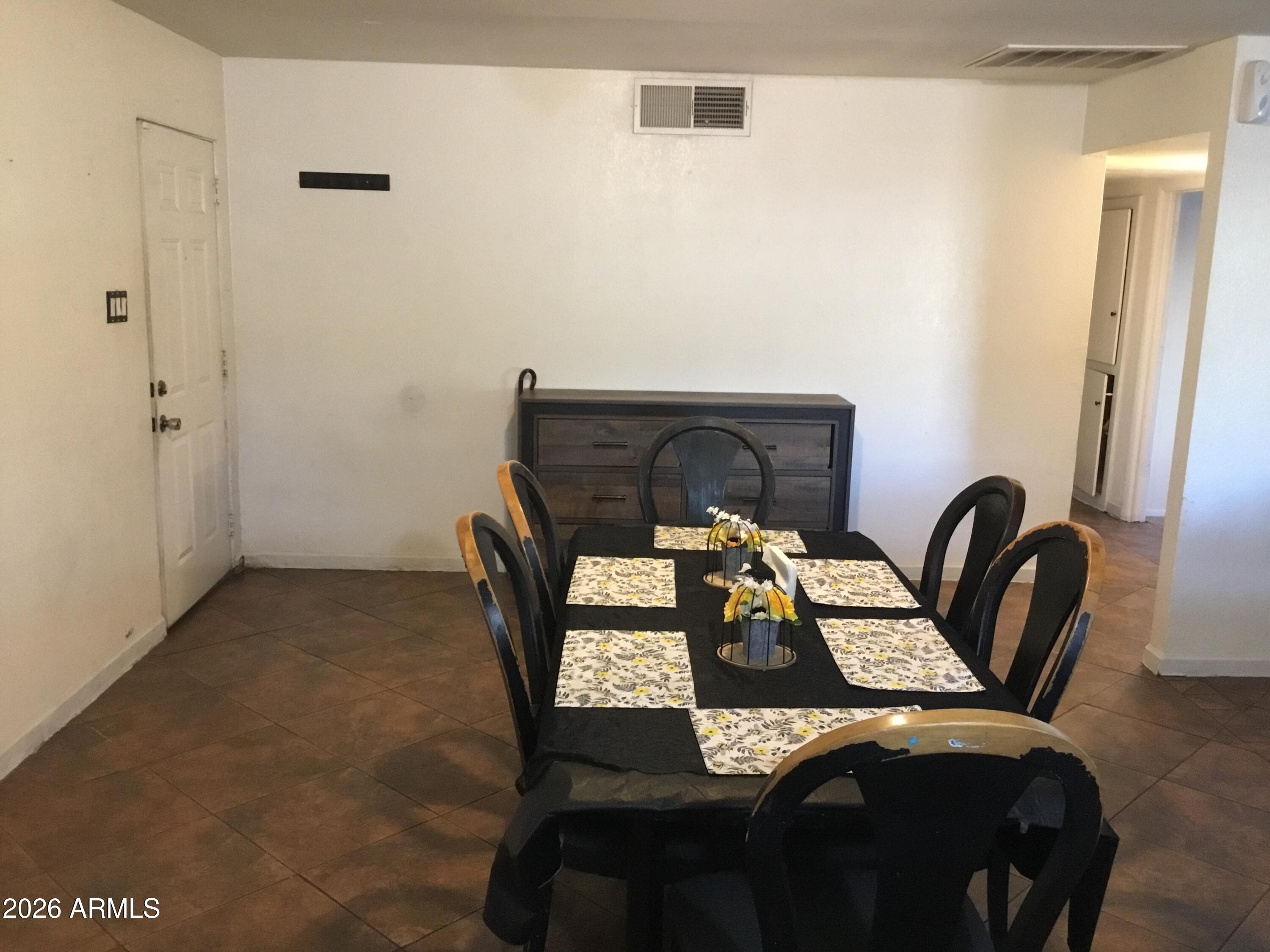 5439 West Osborn Road Phoenix, AZ 85031 - Photo 4 of 27 Dining