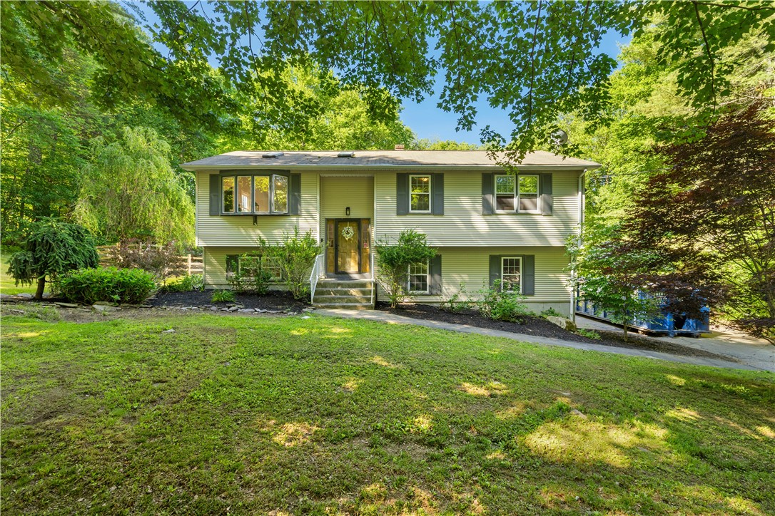 233 Old Oxford Road North Smithfield, RI 02896 - Photo 1 of 34