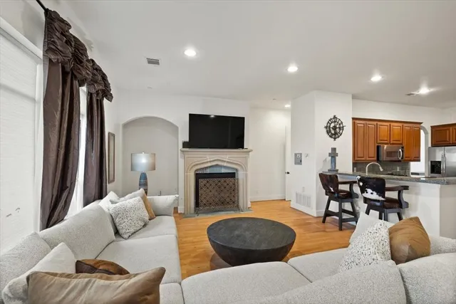 $3,400 | 416 Mills Street, Fort Worth, TX 76102