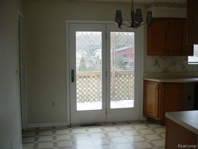 726 Hemingway Road Lake Orion, MI 48362 - Photo 8 of 12 DINING