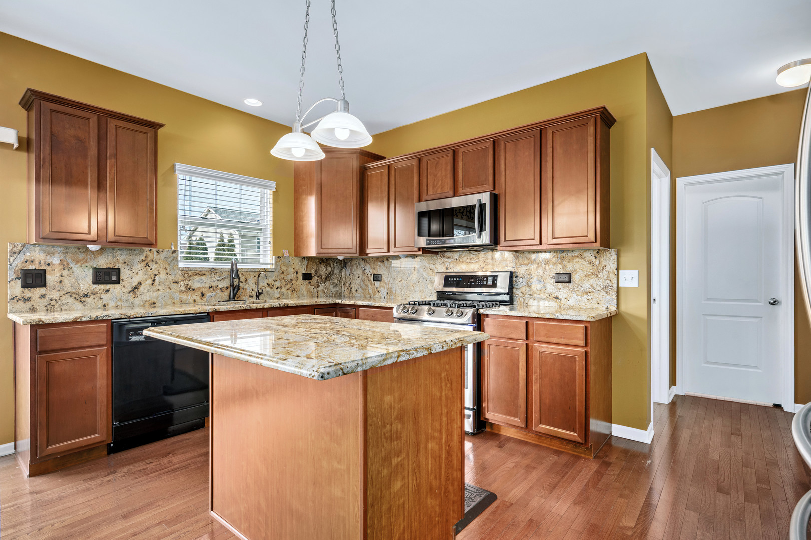 738 North Misty Ridge Drive Romeoville, IL 60446 - Photo 8 of 27 Gallery Image 8