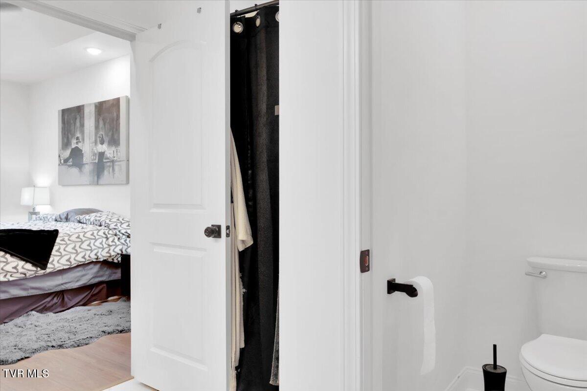 868 Granby Road Kingsport, TN 37660 - Photo 11 of 54 19-Master Bath