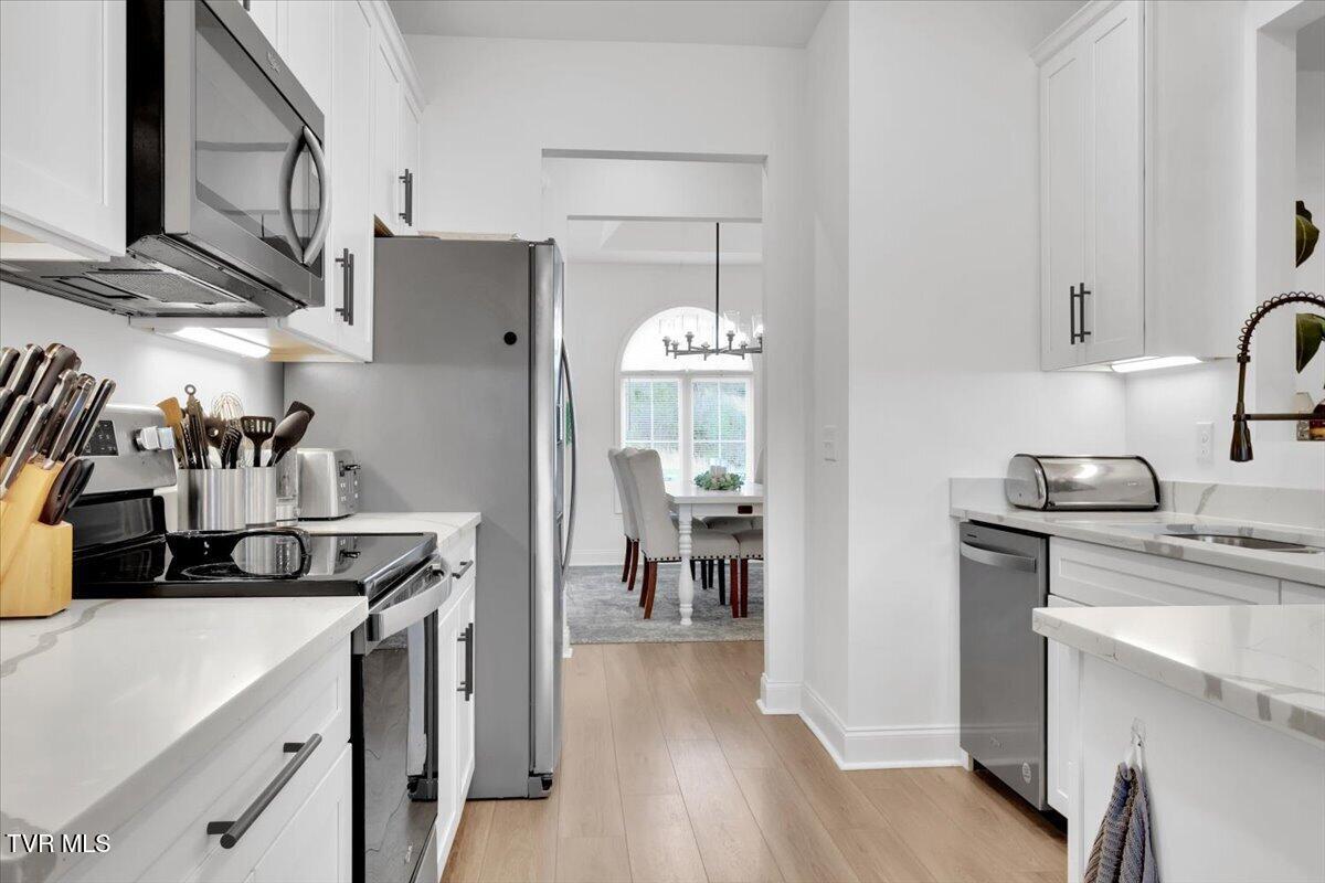 868 Granby Road Kingsport, TN 37660 - Photo 14 of 54 22-Kitchen & Dining