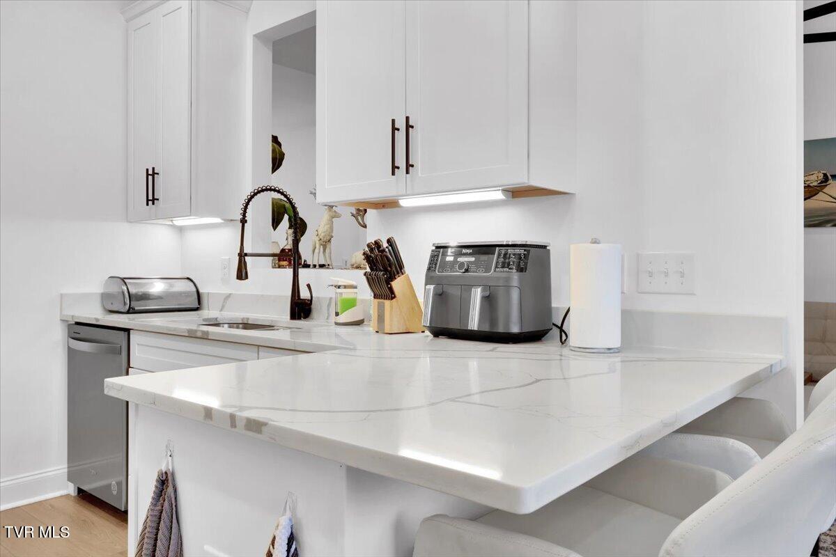 868 Granby Road Kingsport, TN 37660 - Photo 15 of 54 23-Kitchen