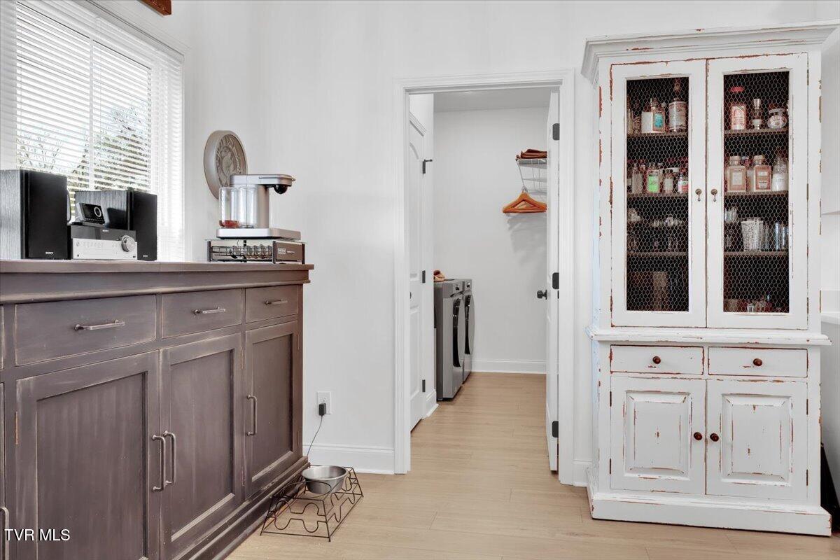 868 Granby Road Kingsport, TN 37660 - Photo 18 of 54 26-Kitchen to Laundry