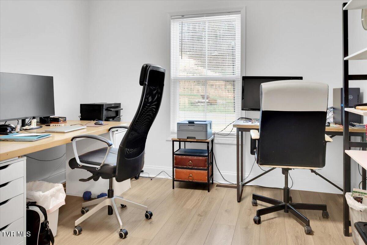 868 Granby Road Kingsport, TN 37660 - Photo 25 of 54 33-Office_Bedroom