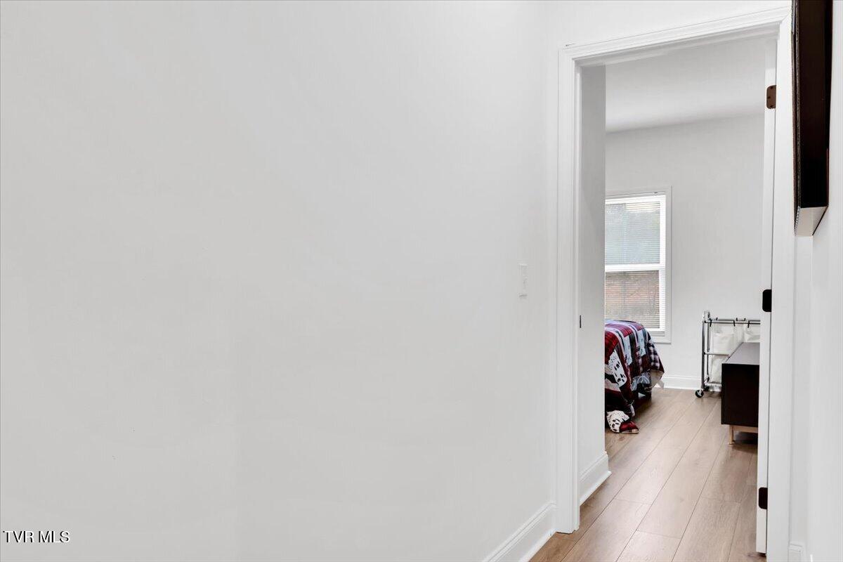 868 Granby Road Kingsport, TN 37660 - Photo 32 of 54 40-Hallway to Bedroom 3