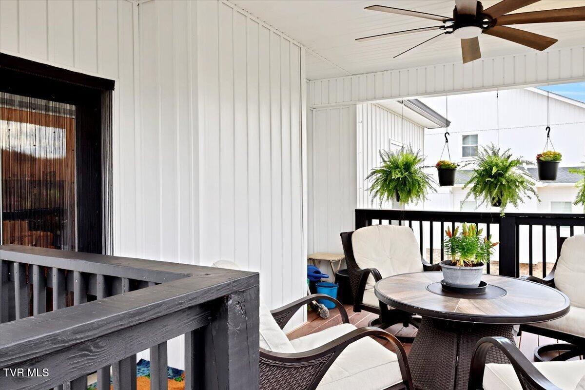 868 Granby Road Kingsport, TN 37660 - Photo 33 of 54 41-Upper Level Back Porch