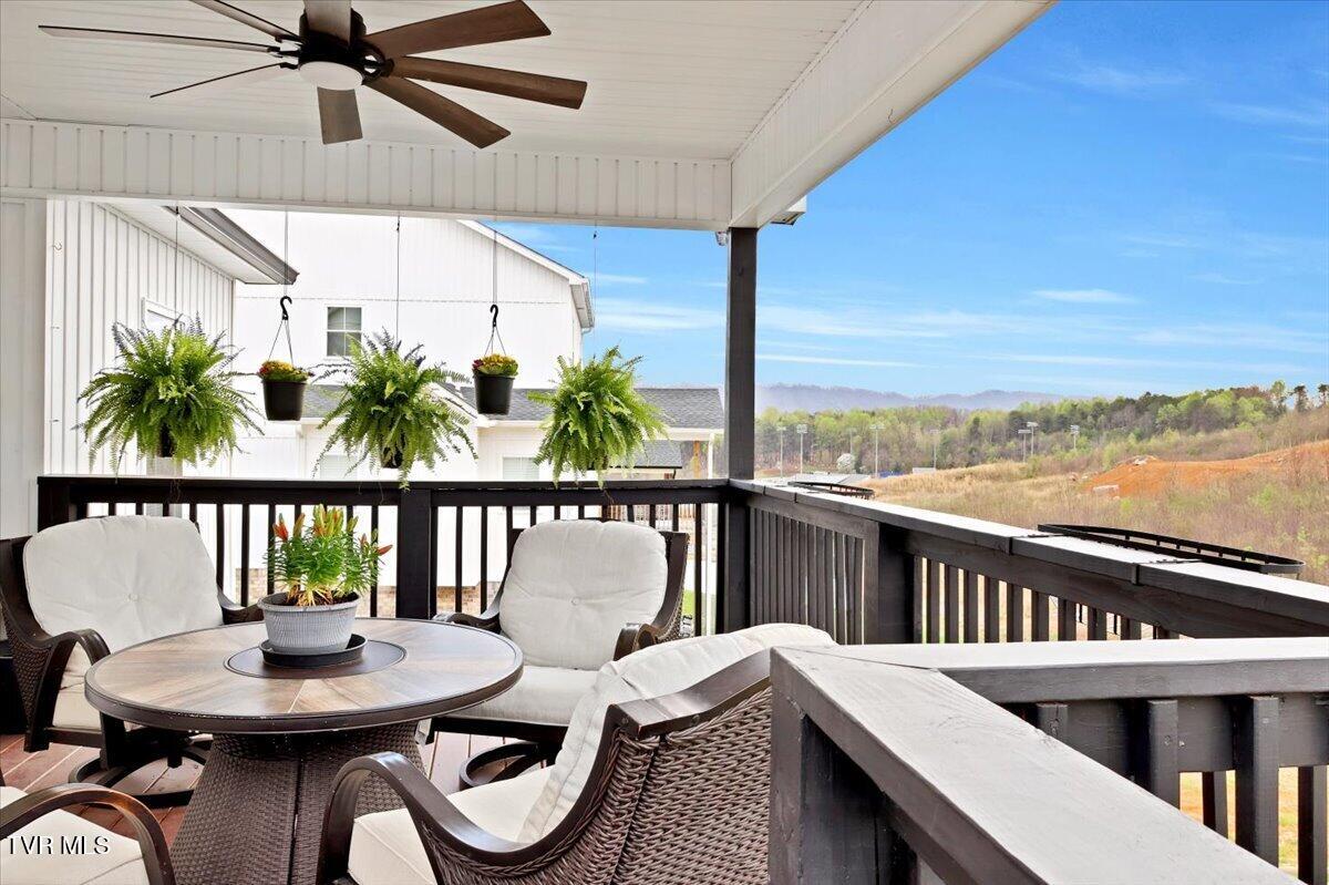 868 Granby Road Kingsport, TN 37660 - Photo 34 of 54 42-Upper Level Back Porch