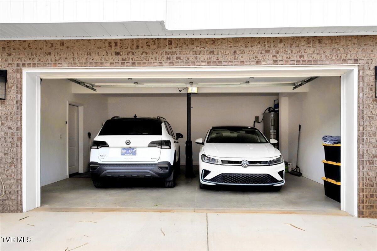 868 Granby Road Kingsport, TN 37660 - Photo 47 of 54 09-Garage