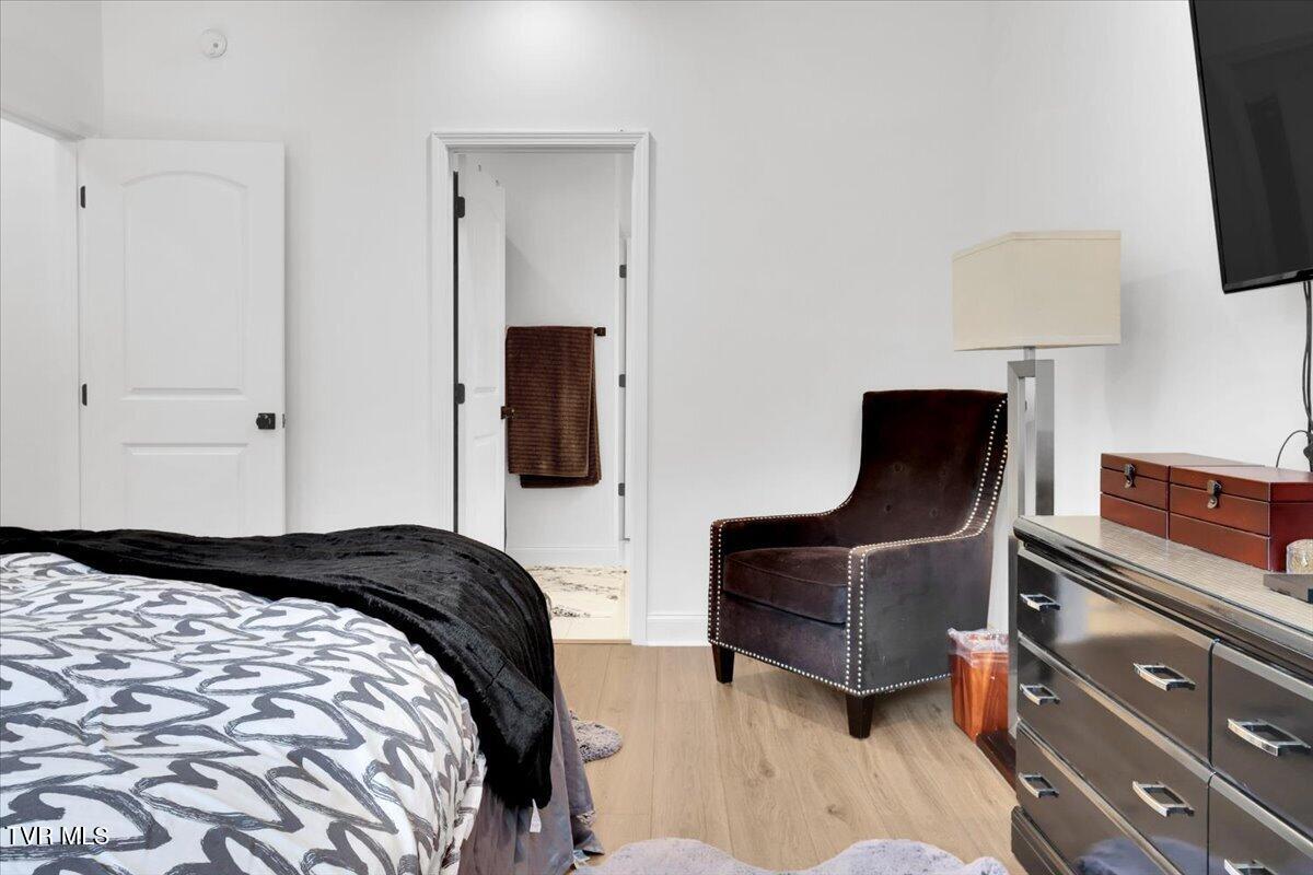 868 Granby Road Kingsport, TN 37660 - Photo 8 of 54 16-Master Bedroom