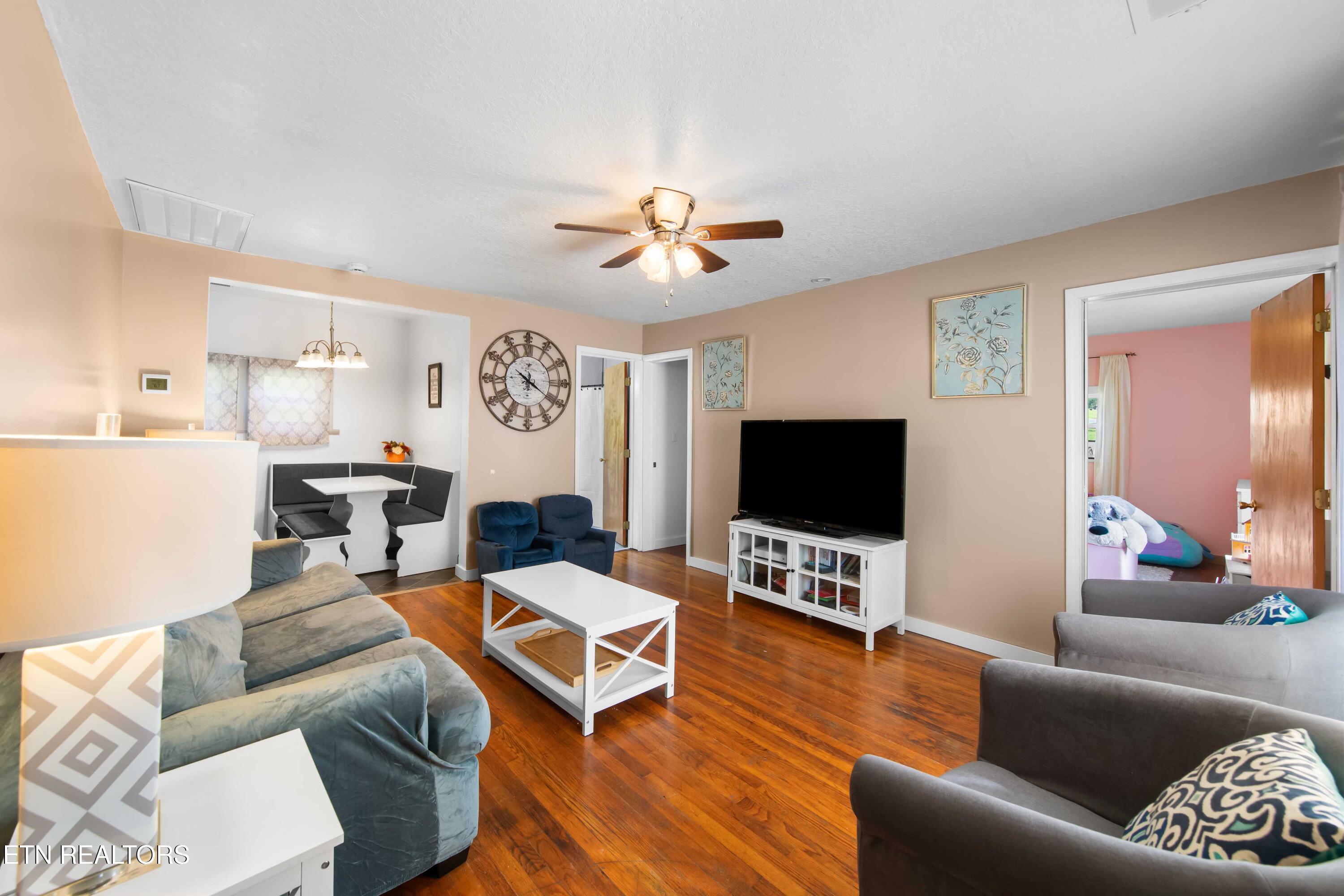 4090 Buttermilk Road West Kingston, TN 37763 - Photo 4 of 24 Living Room 1