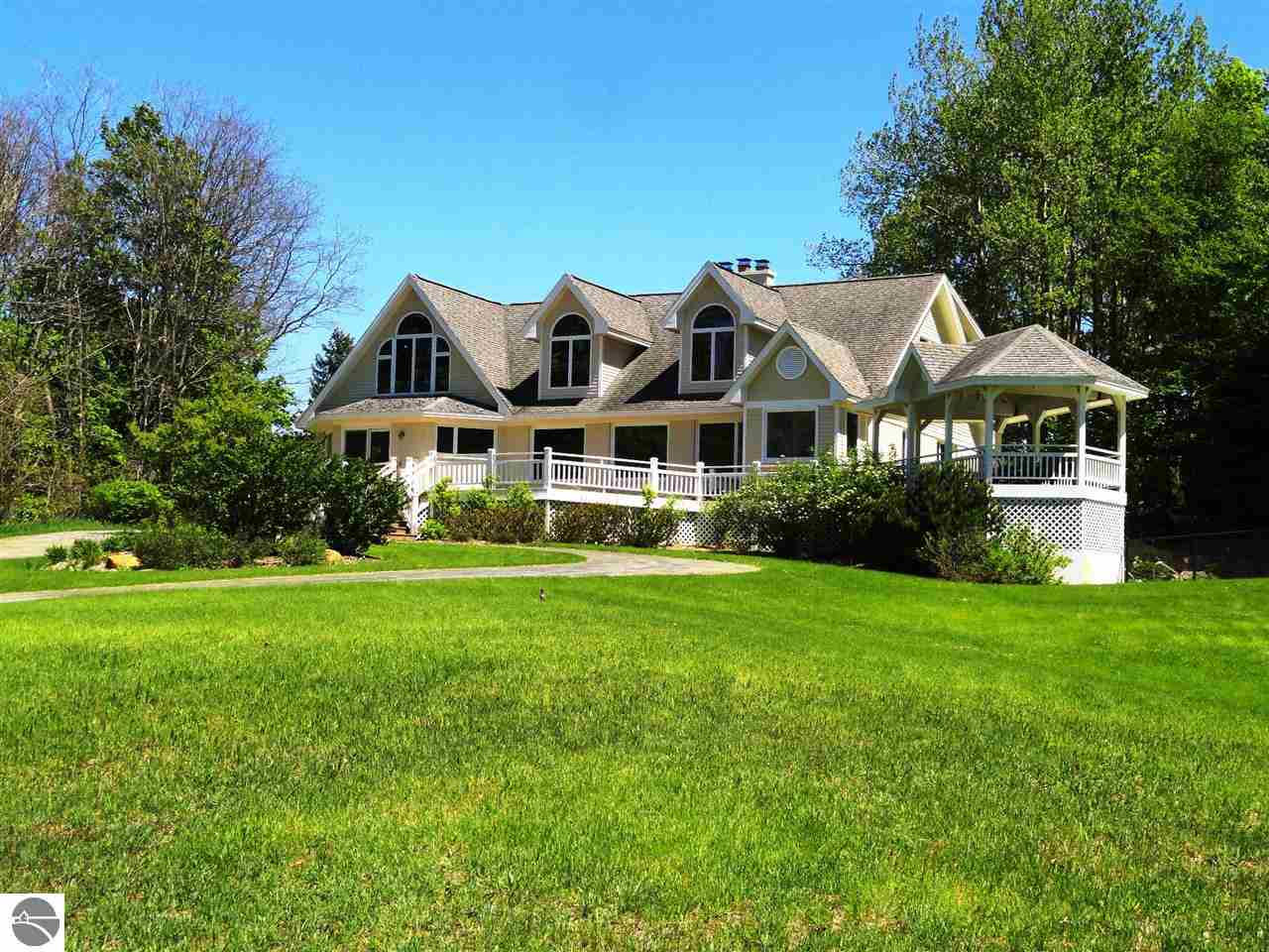 904 Gray Road Traverse City, MI 49686 - Photo 2 of 32 1746984-1.JPG
