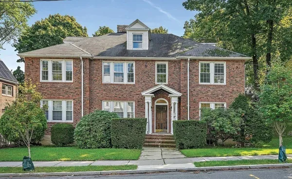 $4,800 | 54 Crosby Road, Unit 2, Chestnut Hill, MA 02467