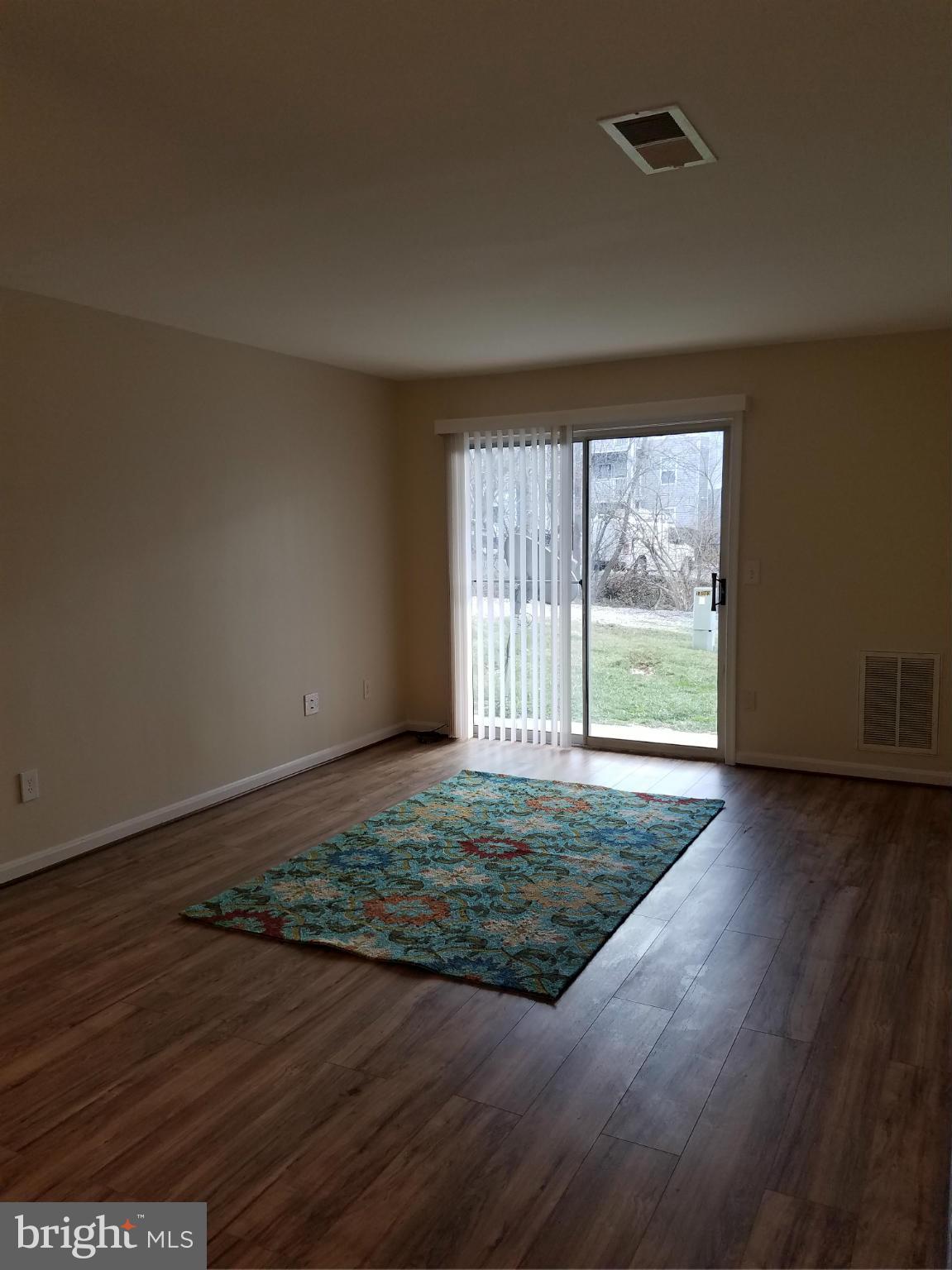 14903 Rydell Road, Unit B1 Centreville, VA 20121 - Photo 4 of 19 Living Room