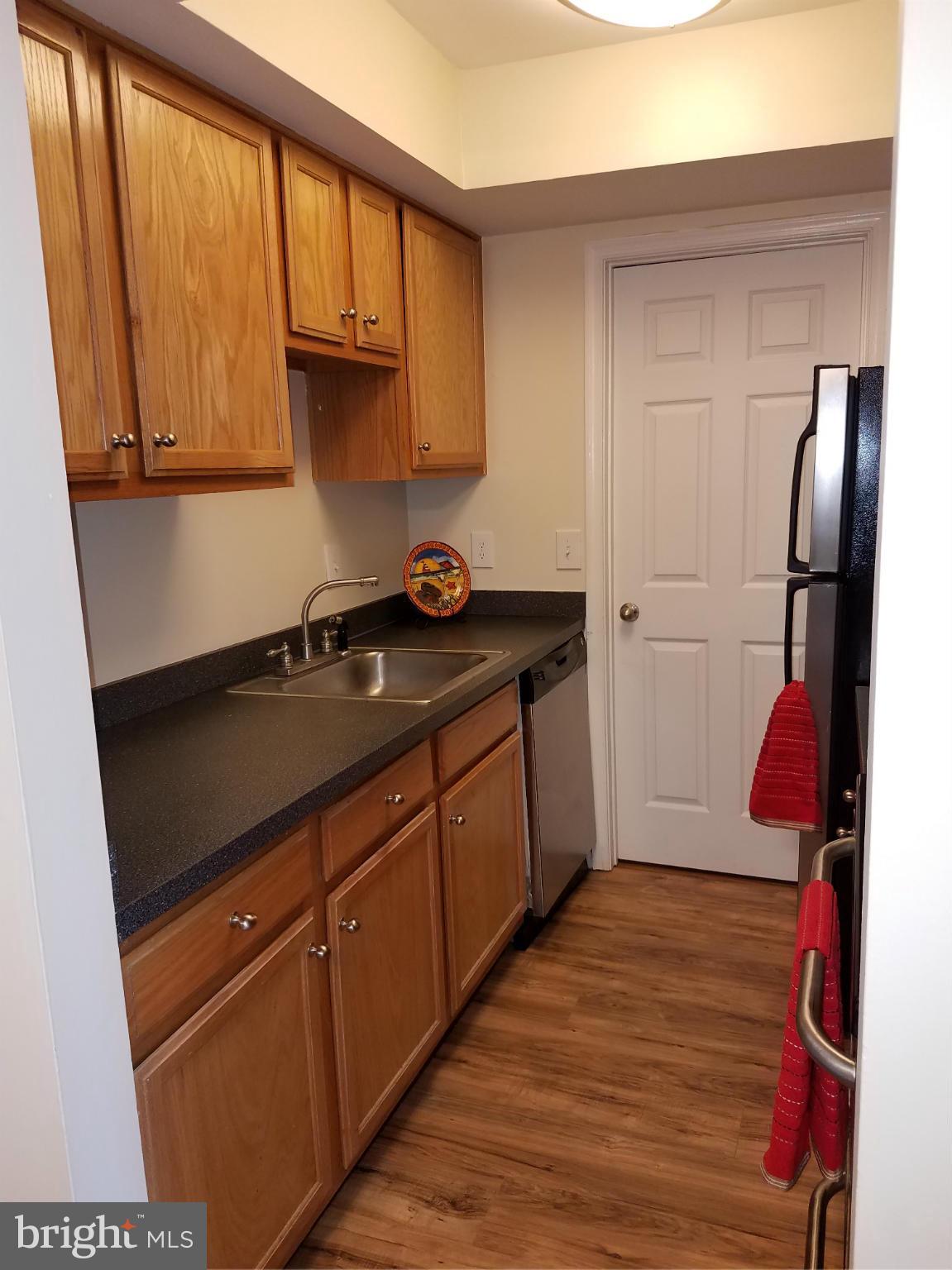 14903 Rydell Road, Unit B1 Centreville, VA 20121 - Photo 7 of 19 Kitchen