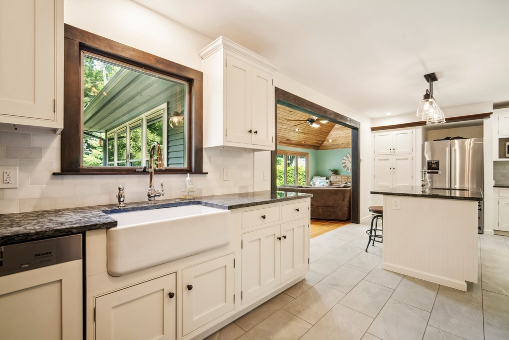 108 Berwick Road Longmeadow, MA 01106 - Photo 3 of 42