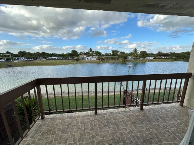 a view of terrace with city view