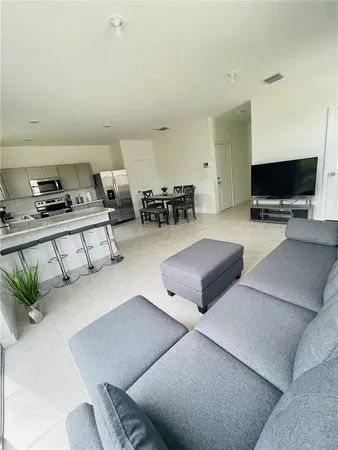 $2,550 | 916 Southeast 19th Street, Unit 916, Homestead, FL 33034