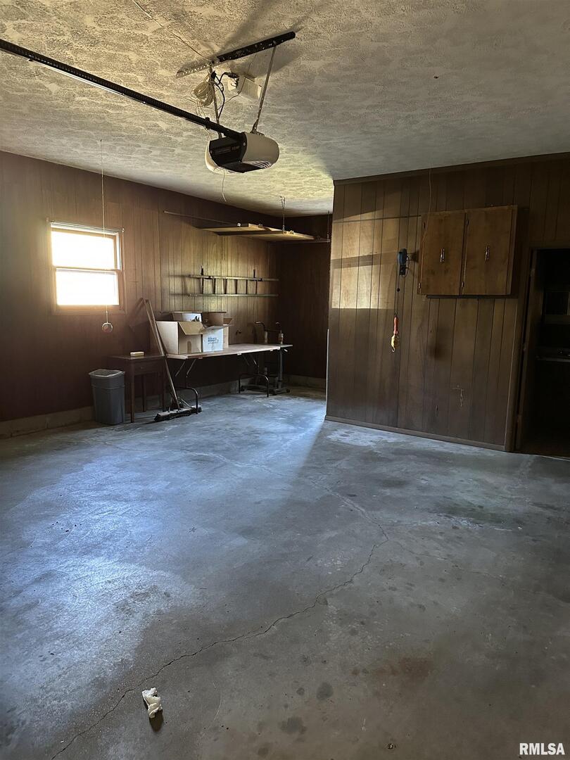 7863 Idyle Wild Road Du Quoin, IL 62832 - Photo 18 of 18 a view of a livingroom with furniture and a window
