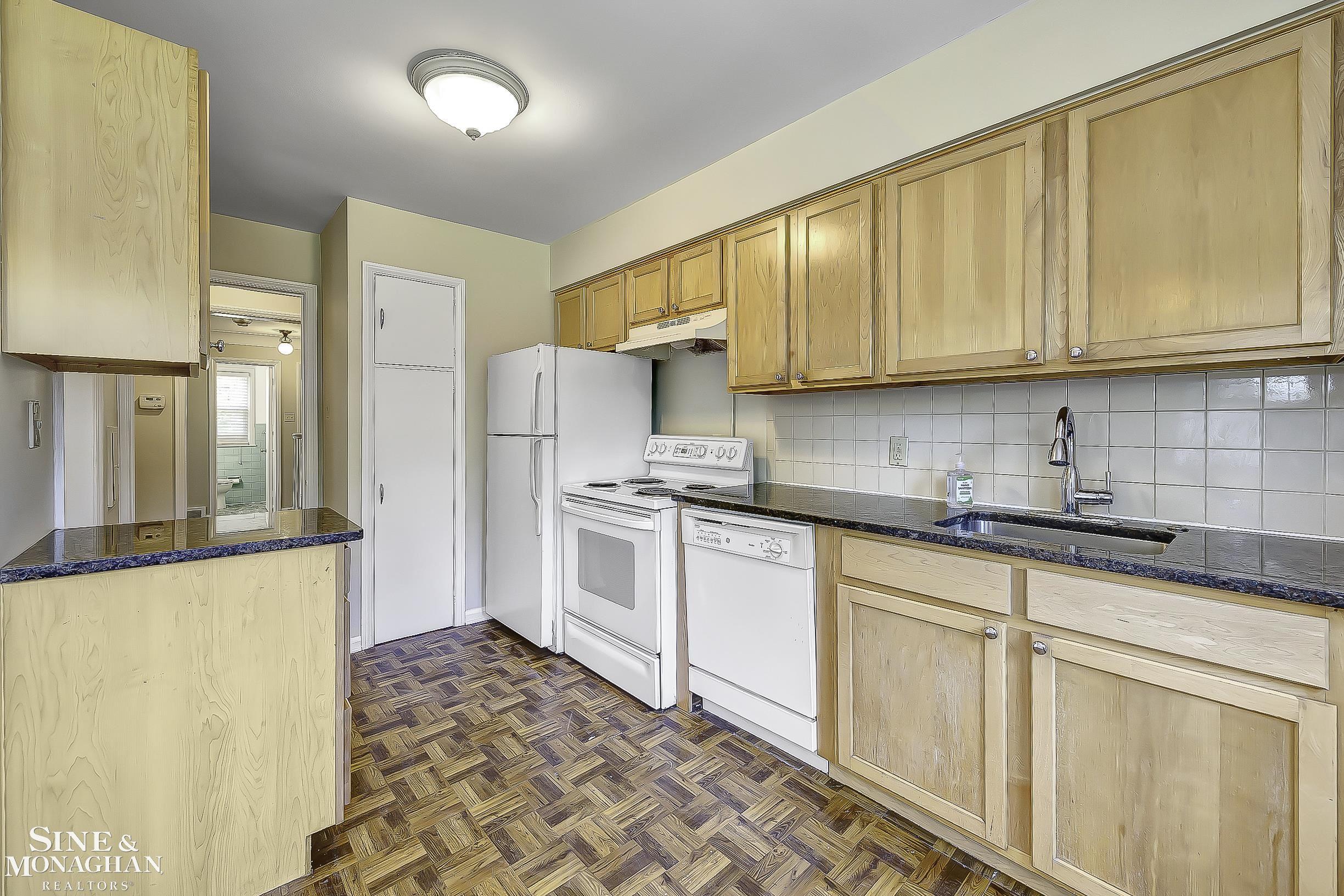 814 Harcourt Road Grosse Pointe Park, MI 48230 - Photo 5 of 70