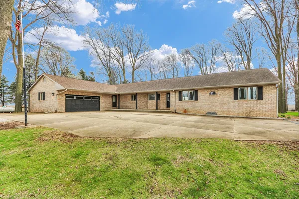 $749,000 | 1644 County Road 200 East, Seymour, IL 61875