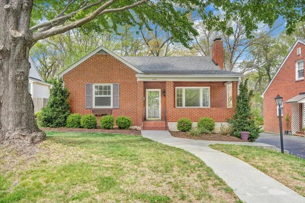 $262,500 | 2469 Tillett Road Southwest, Roanoke, VA 24015