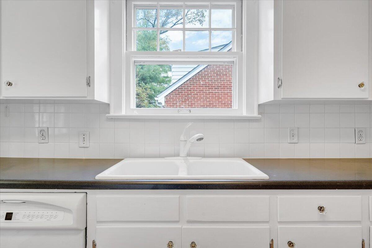 2469 Tillett Road Southwest Roanoke, VA 24015 - Photo 15 of 42 15-MIB01326