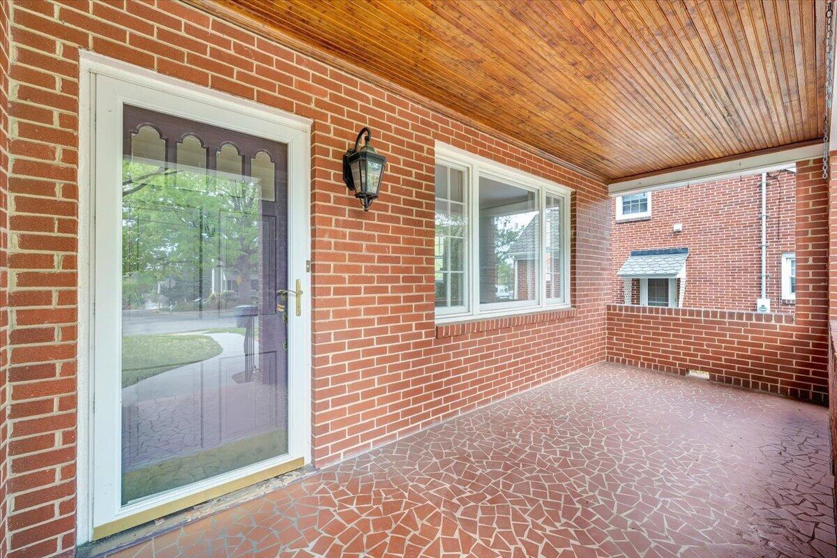 2469 Tillett Road Southwest Roanoke, VA 24015 - Photo 3 of 42 03-MIB01251