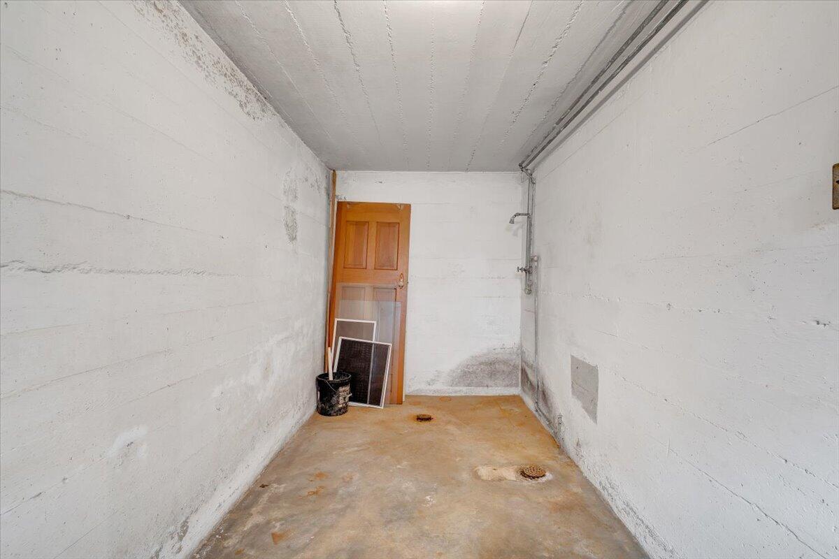 2469 Tillett Road Southwest Roanoke, VA 24015 - Photo 32 of 42 32-MIB01359