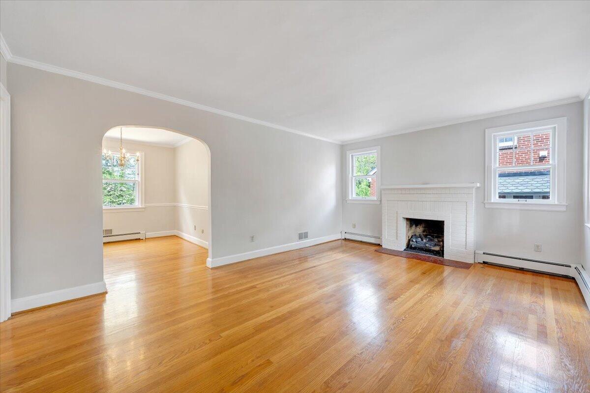 2469 Tillett Road Southwest Roanoke, VA 24015 - Photo 4 of 42 04-MIB01335