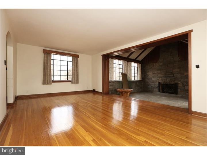 652 Broad Acres Road Narberth, PA 19072 - Photo 3 of 24 Living Room