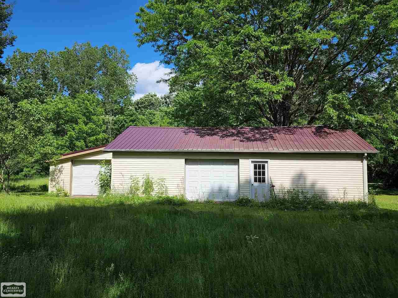 13472 Bryce Road Emmett, MI 48022 - Photo 4 of 14 50078230-3.JPG