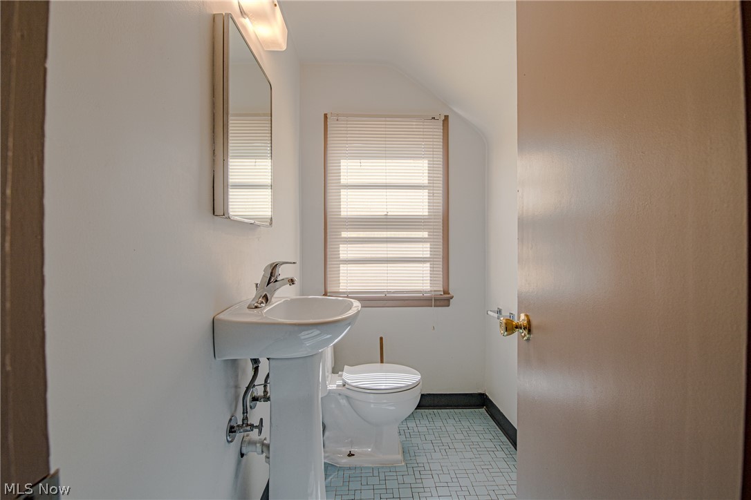 4149 Stonehaven Road Cleveland, OH 44121 - Photo 19 of 25