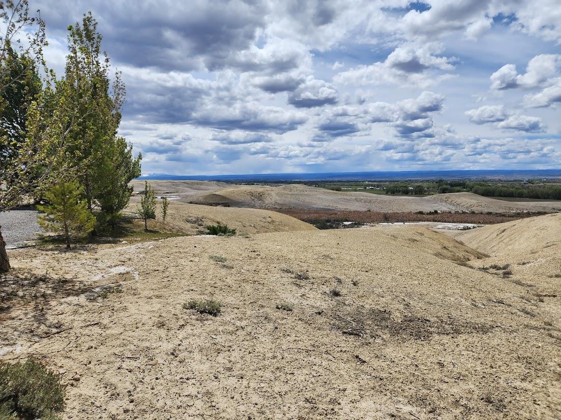 19548 B50 Road Delta, CO 81416 - Photo 27 of 37 a view of a dry yard covered with snow