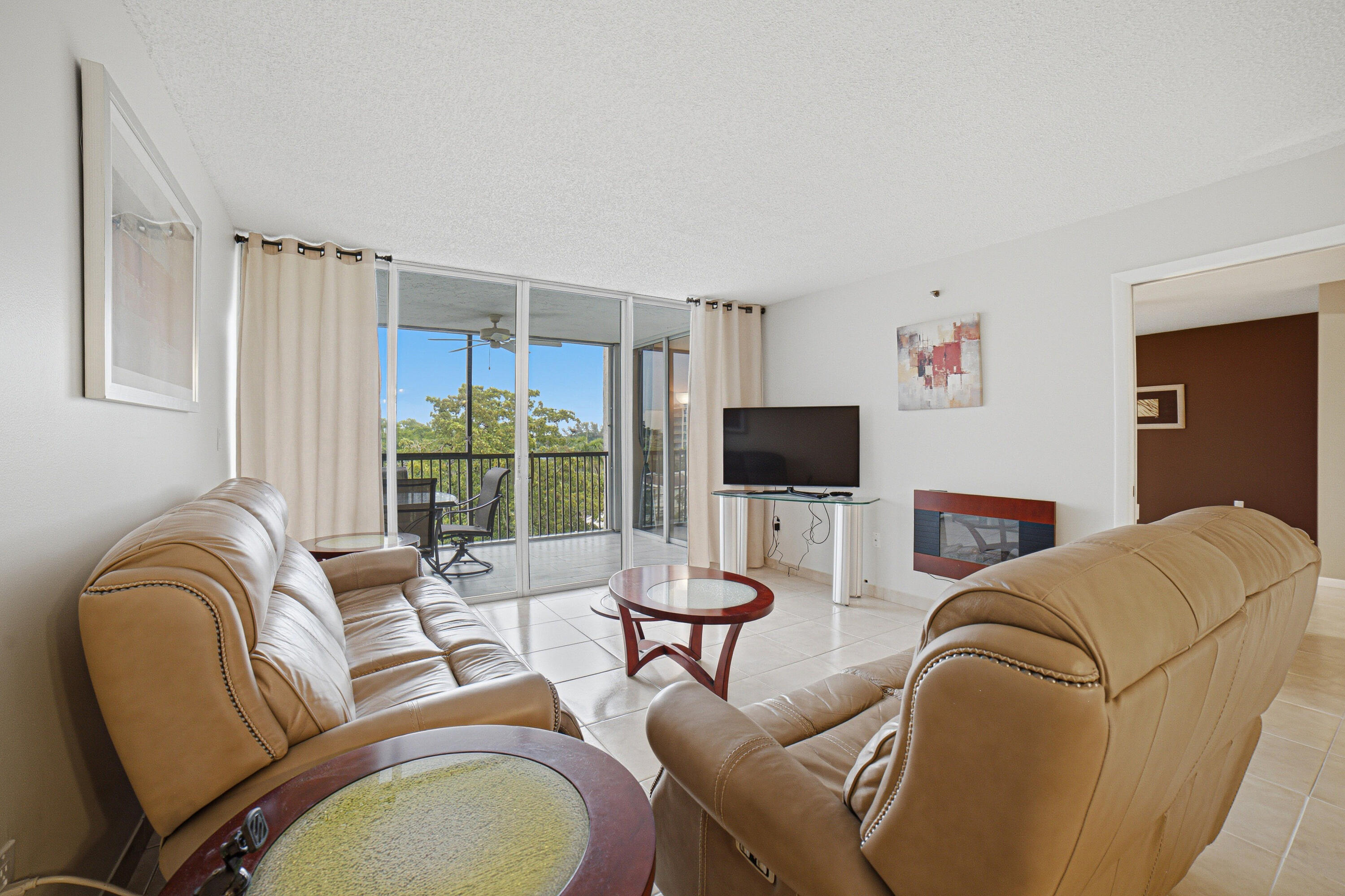3940 Inverrary Boulevard, Unit 603A Lauderhill, FL 33319 - Photo 9 of 39 Livingroom - B